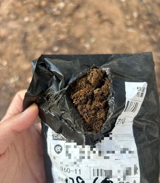 女子收陌生包裹，打开一闻竟是牛粪！警方以“被侮辱案”立案	，律师：可处拘留或罚款