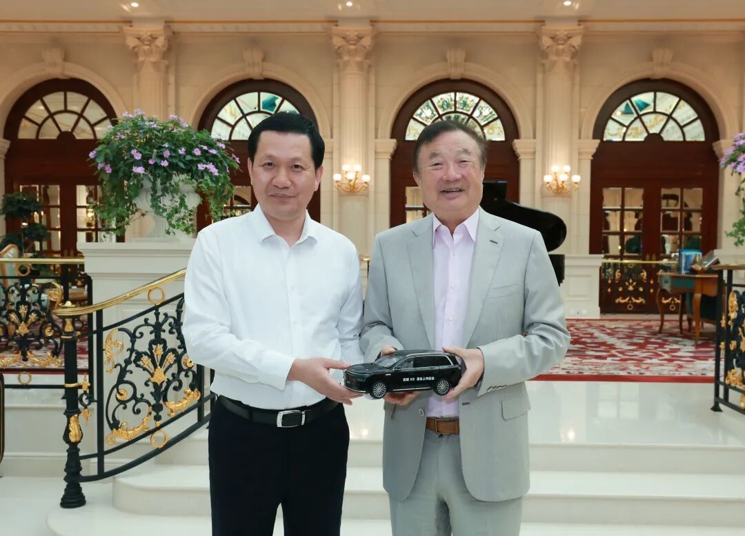 问界运营模式“调整”后	，首位车企高层公开拜访华为任正非