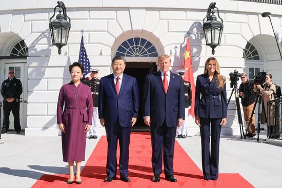 习近平和彭丽媛同特朗普夫妇茶叙，高清大图来了！